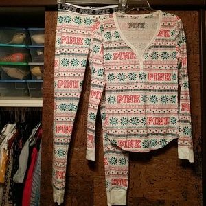 VS Pink Christmas jammies 😍